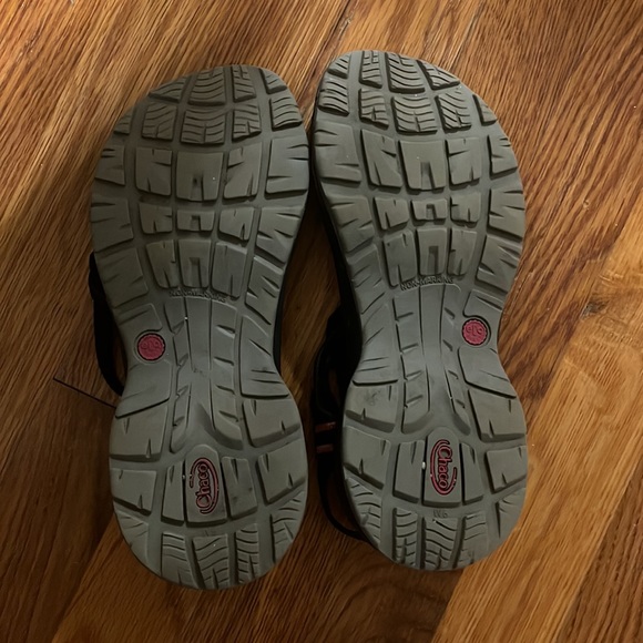 Women’s black ZX/2 classic Chacos - Picture 4 of 4